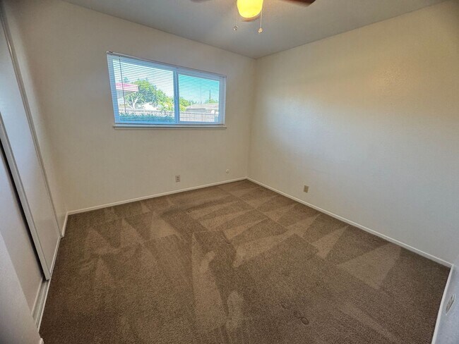 Building Photo - 1915 Celeste Ct