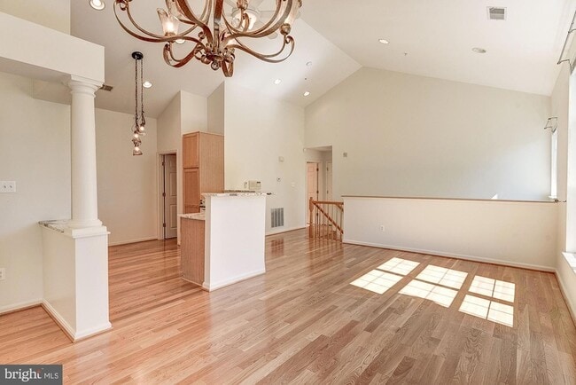 Building Photo - 10706 Symphony Way