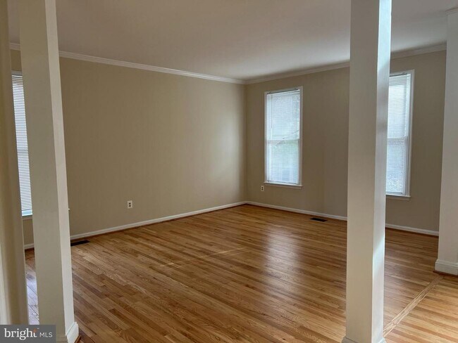 Building Photo - 9425 Spruce Tree Cir