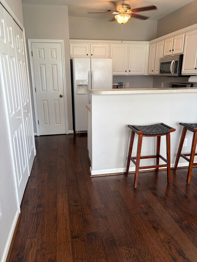Building Photo - 102 Nobska Light Ct