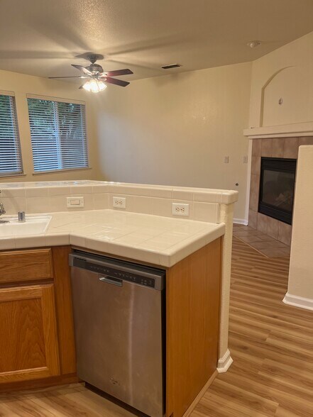kitchen - 2954 Cardinal Dr
