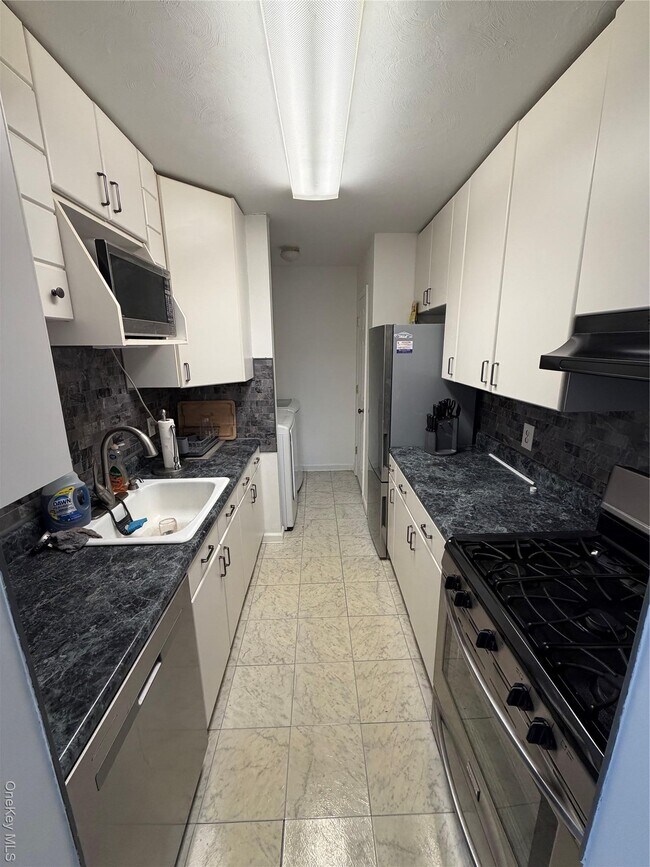 Building Photo - 276 Temple Hill Rd