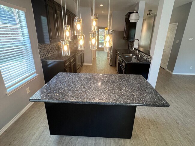 Building Photo - Eagle Springs Home Ready for Immediate Occupancy