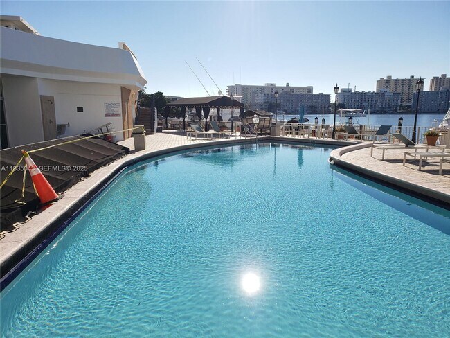 Building Photo - 100 Golden Isles Dr