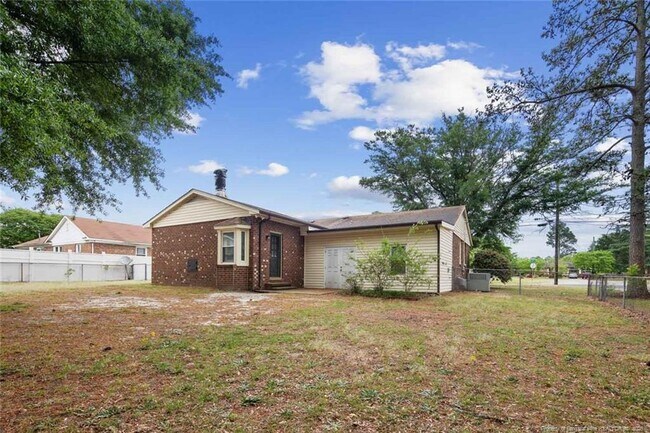 Building Photo - 508 Waterbury Dr