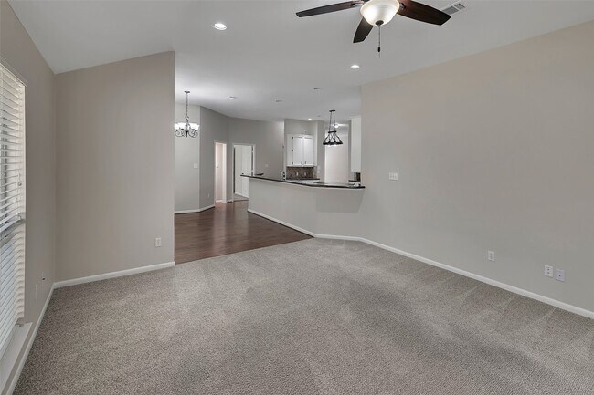 Building Photo - 3030 Hemingway Dr