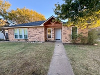 Building Photo - 806 Wildwood Ln