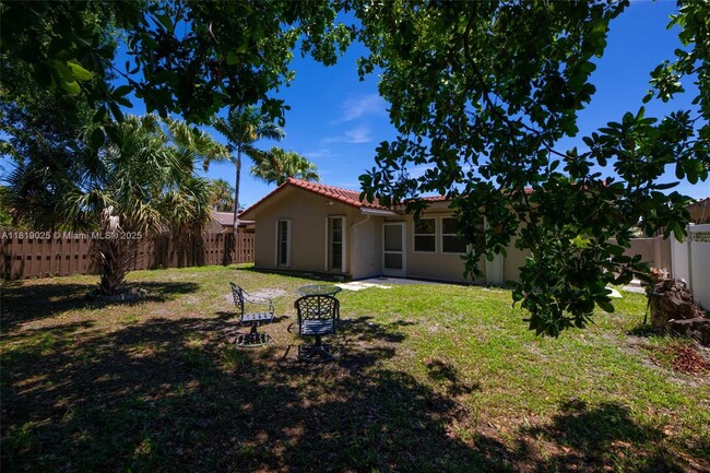 Building Photo - 9039 NW 21st Ct