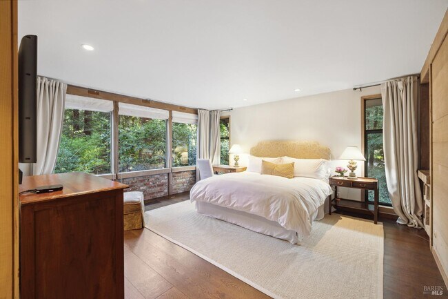 Building Photo - 224 Cascade Dr