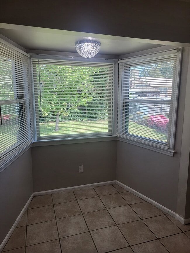 Building Photo - EASTON PLACE