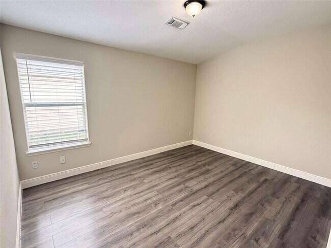 Building Photo - 631 Kiley Dr