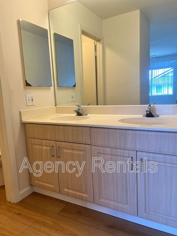 Building Photo - 92-1465 Aliinui Dr