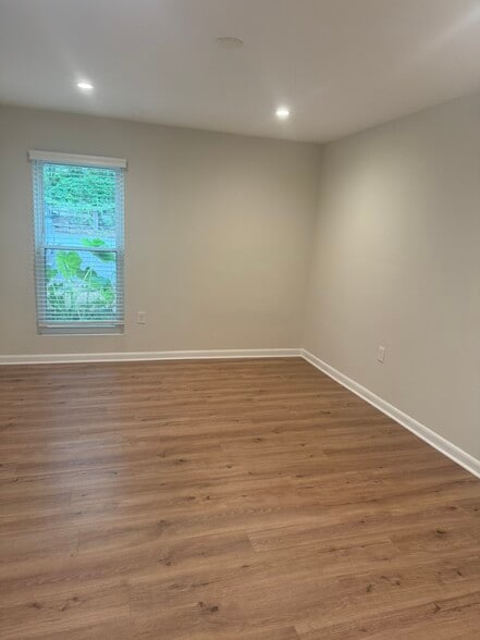 Building Photo - 4948 Sardis Rd