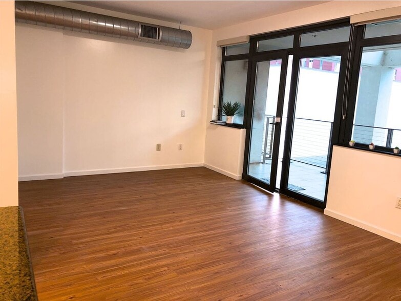 Building Photo - 1551 4th Ave