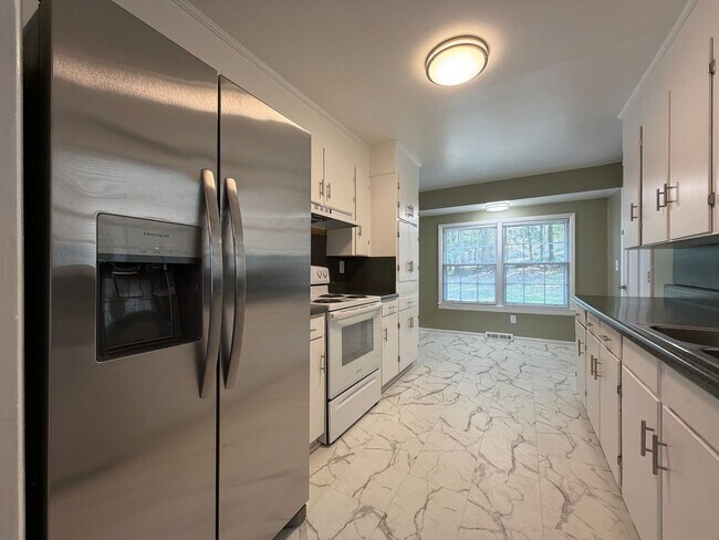 Building Photo - 105 Coker Dr