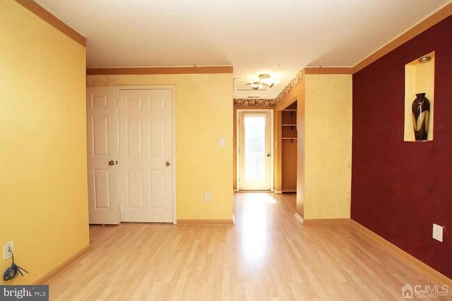 Building Photo - 818 Ravens Crest Dr