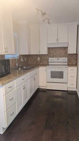 Building Photo - 2116 Curtner Ave