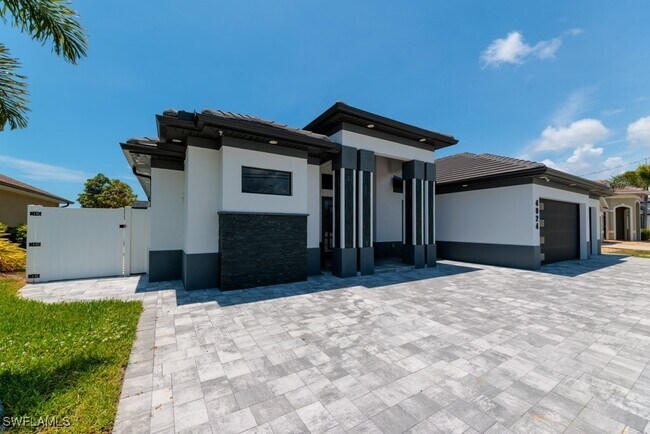 Building Photo - 4024 Chiquita Blvd S