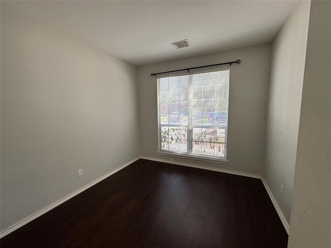 Building Photo - 1810 Rosenborough Ln N