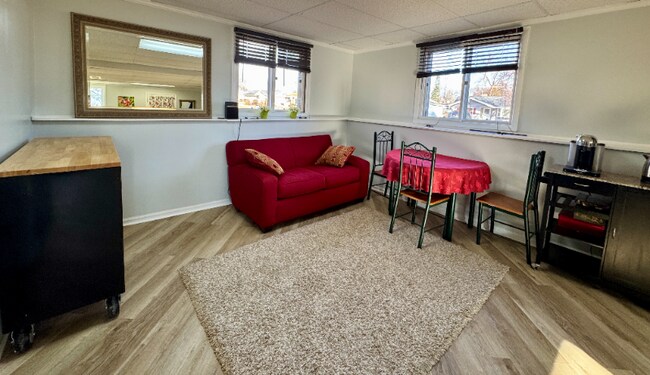 Building Photo - 111 White Oak Dr