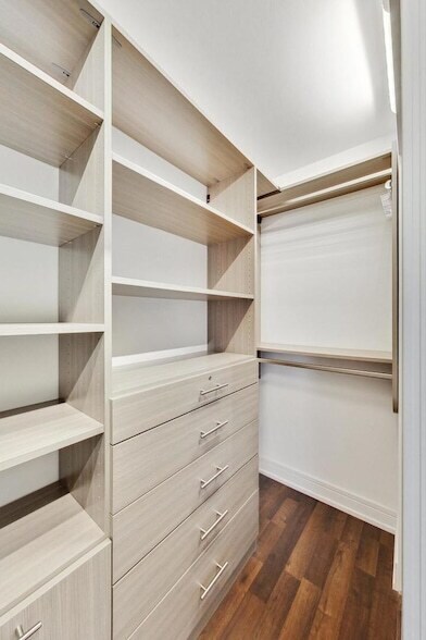 Building Photo - 2 E Erie St