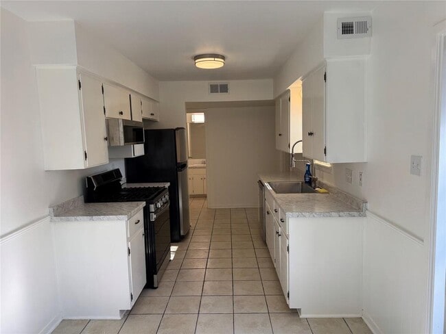 Building Photo - 4701 Sagebrush Cir