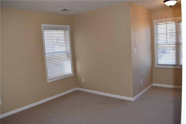 Building Photo - 2320 Harvest Ridge Cir NE