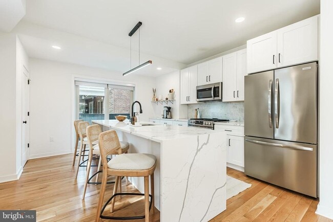 Building Photo - 2058 Poplar St