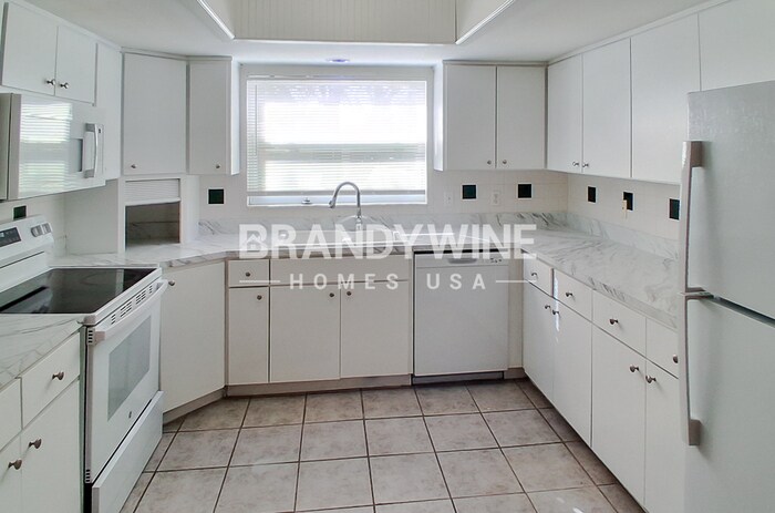 Building Photo - 9923 Woodridge Ct