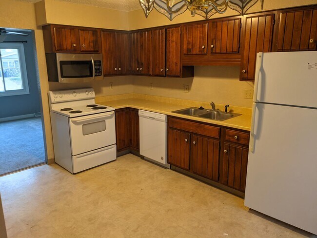 Building Photo - 2107 10th St Pl