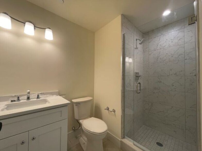 Building Photo - 23 Cameron St