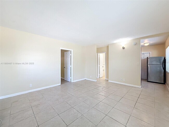 Building Photo - 240 NW 40th Ct