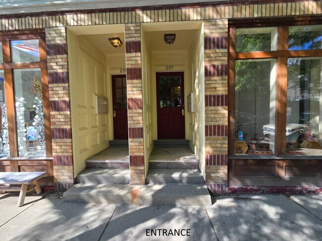 Building Photo - 259 Highland Ave