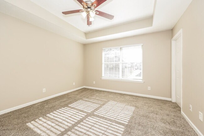 Building Photo - 605 Freedom Ct