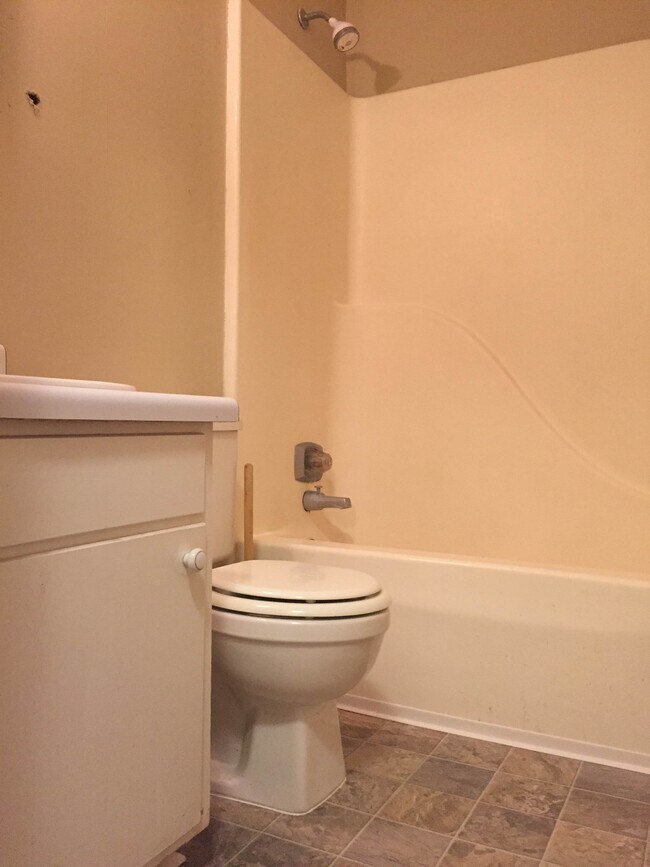 Building Photo - 212 Henderson St