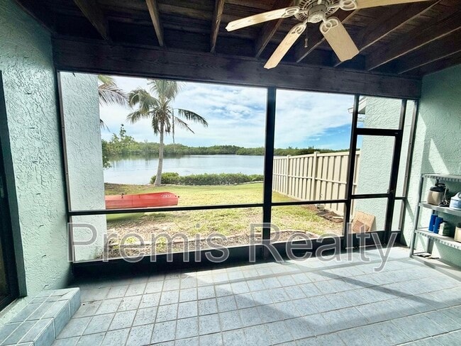 Building Photo - 1070 Sanibel Ct