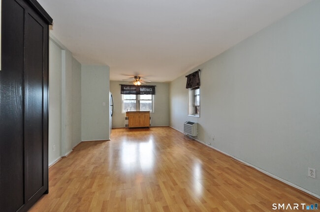 Building Photo - 39 Glenbrook Rd