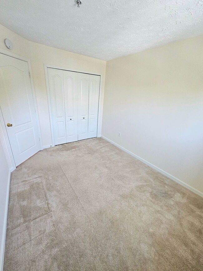 Building Photo - Beautiful 3 BR 2.5 BA Townhome Near Bowie ...
