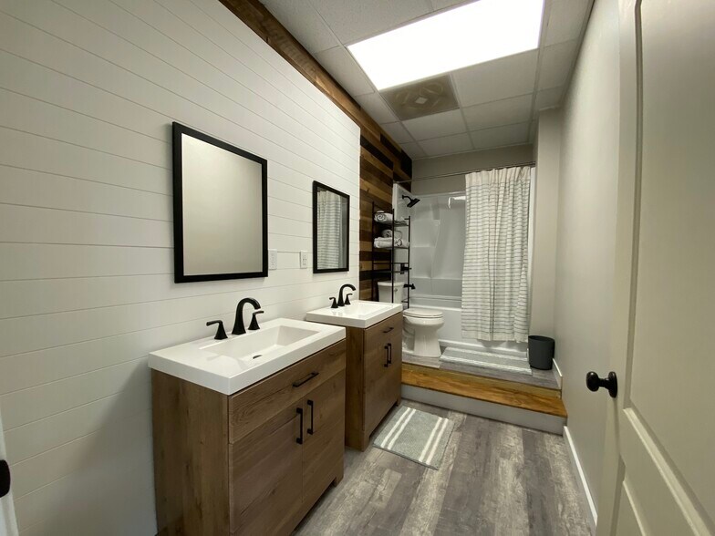 Building Photo - 312 S 13th St