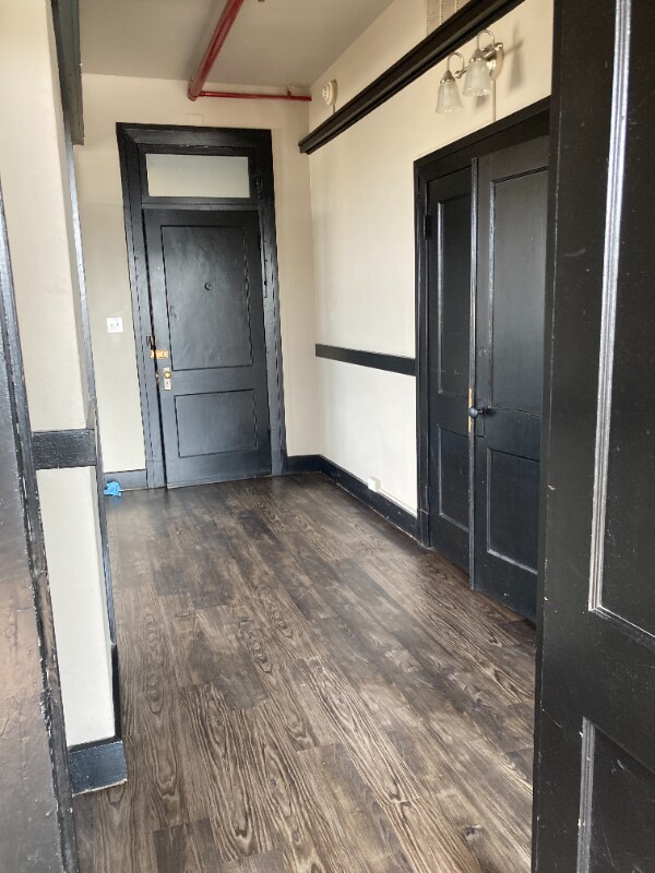 Building Photo - 301 N Austin St