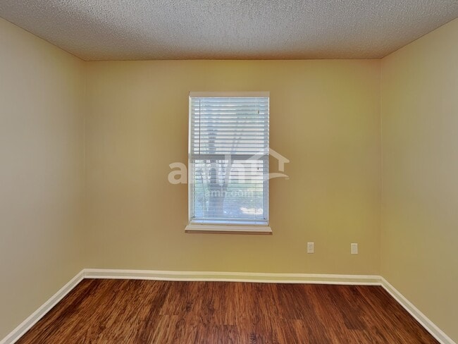 Building Photo - 1127 Hidden Cove Cir S