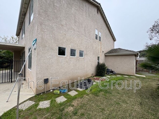 Building Photo - 2650 S Peppertree St