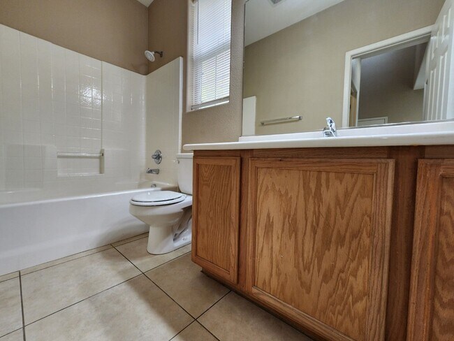 Building Photo - Charming 3 bedroom home with great curb ap...