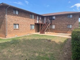 Building Photo - 2495 S Mountain View Dr