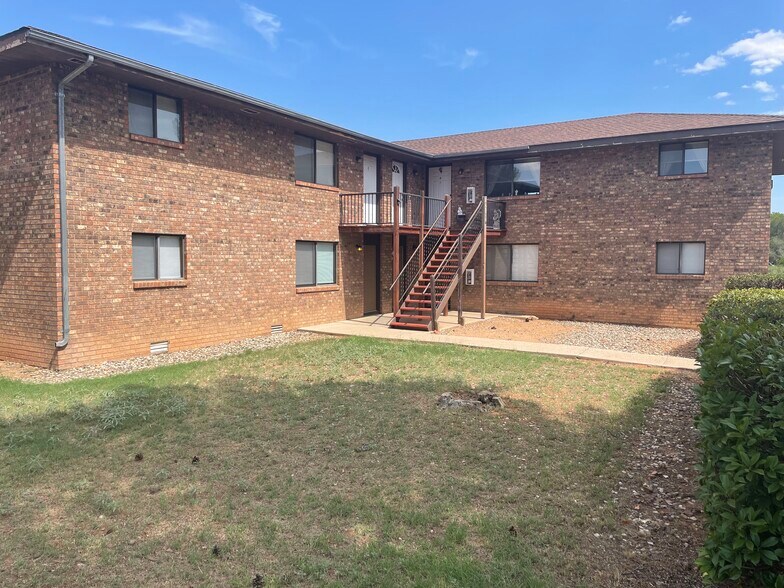 Primary Photo - 2495 S Mountain View Dr