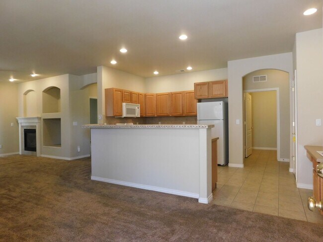 Building Photo - Spacious 2-Bed in Fountain Greens!