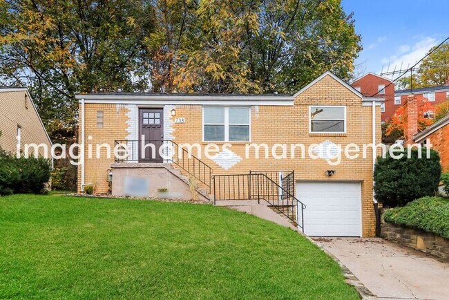 Primary Photo - Charming 3 Bedroom for Rent in Brookline!