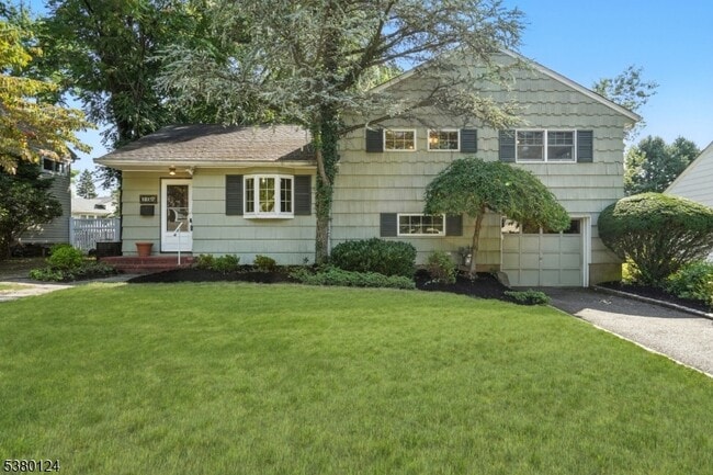 Primary Photo - 121 Squire Hill Rd