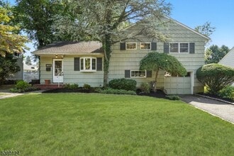 Building Photo - 121 Squire Hill Rd