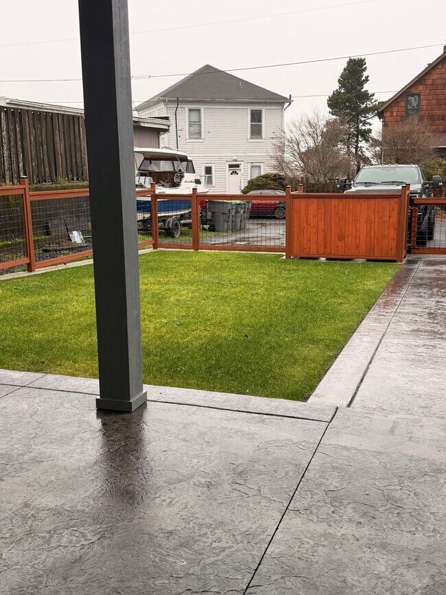 Building Photo - 3356/3372/3376 Franklin Ave.